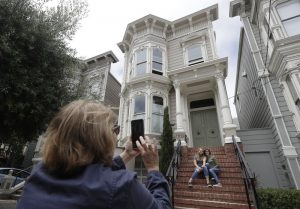TV: San Francisco bans tour buses from ‘Full House’ residence